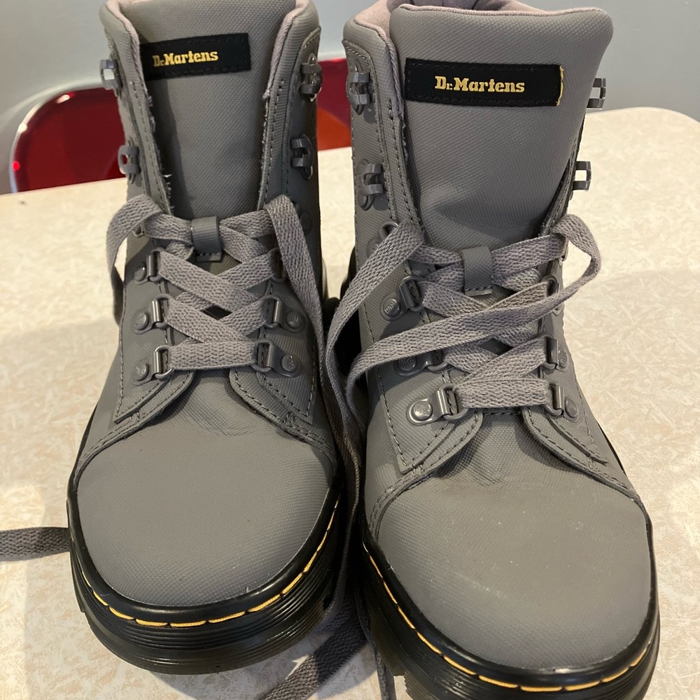Dr. Martens Combs W Label
